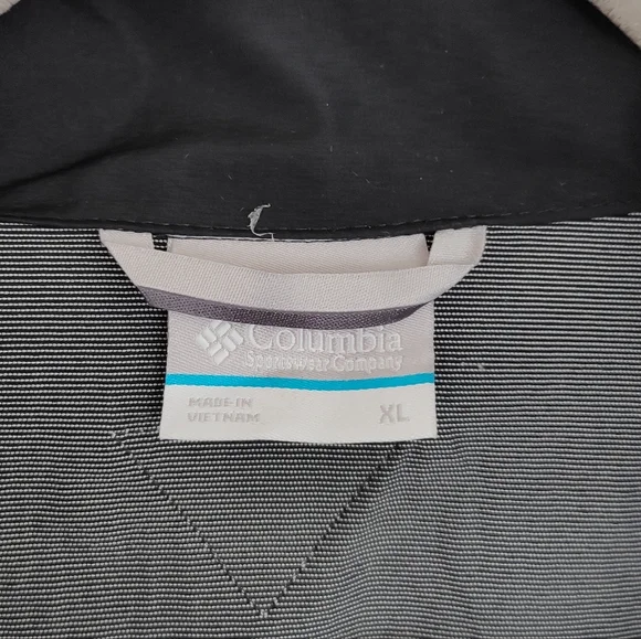 ~~COLUMBIA🩵PFG Windbreaker~~ - Picture 9 of 16